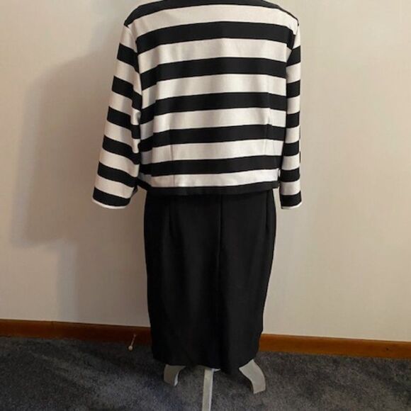 Danny & Nicole Black sleeveless dress with Black/White jacket, size 18W - Picture 2 of 8